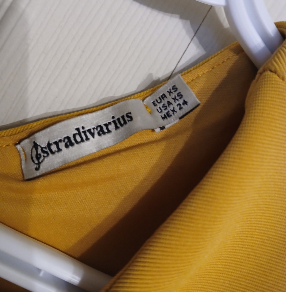 Stradivarius Mustard Crop Top With Corset Back Size XS + (Can fit S) - Picture 4 of 5
